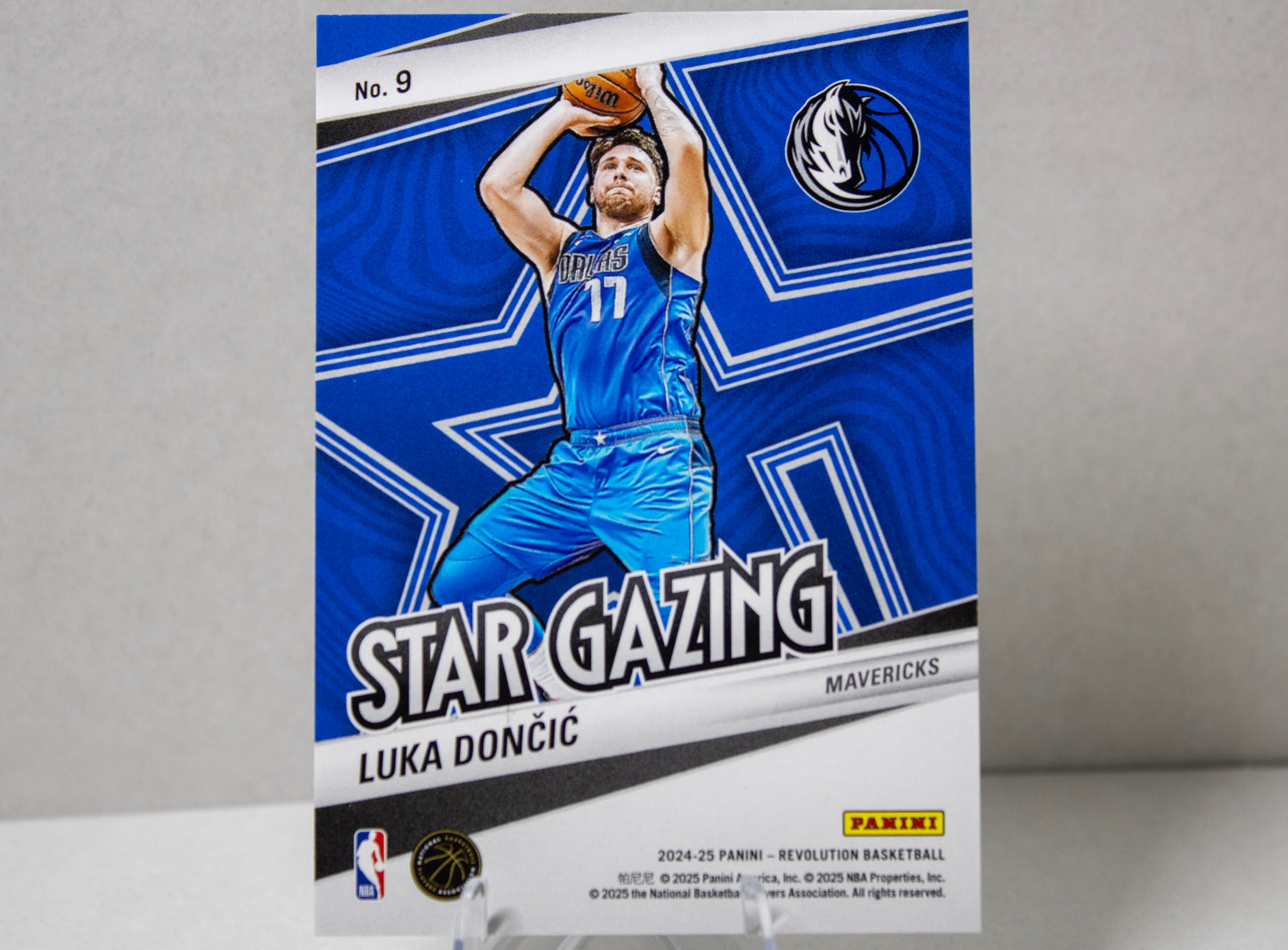 Luka Dončić - Panini Revolution Star Gazing (9)