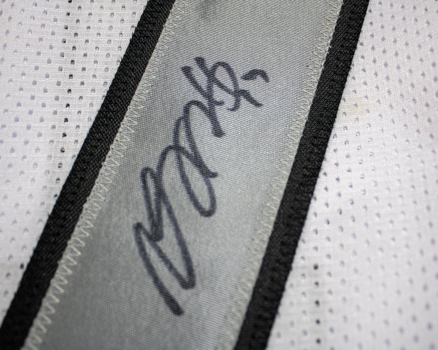 Davante Adams Signed Las Vegas Raiders Custom Jersey – Beckett Witnessed Authentication (BAS)